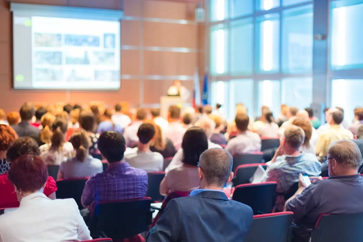 Pourquoi assister à une conférence sur l'intelligence artificielle ?
